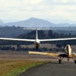 Mike Romeo Papa - Rolling runway 32, glider on tow